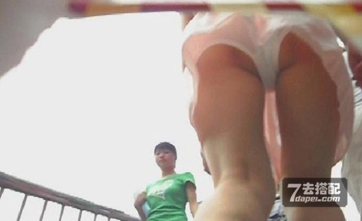 偷拍,走光多张经典瞬间!狼友闪开