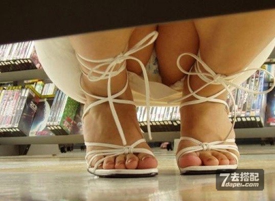 偷拍,走光多张经典瞬间!狼友闪开