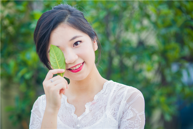 都市桃花缘 女秘书楚楚动动的表情令我有保护的欲望