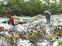 共享单车遭活埋：新车为何惨遭毒手（多图）