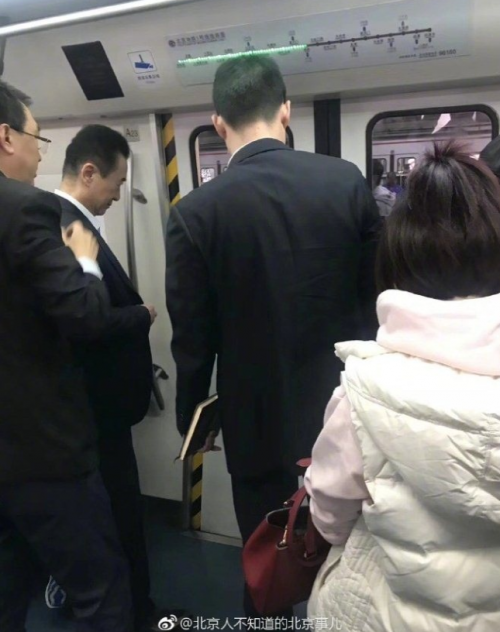 王健林坐地铁