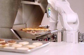 汉堡机器人Flippy亮相 每小时可以烹饪300个汉堡包