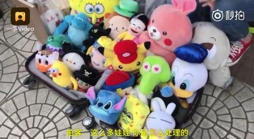 女生揭秘抓娃娃独门绝技：尽量不要抓圆的！
