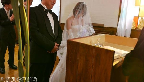 椎名空穿上婚纱被强迫嫁给不喜欢的男人 椎名空穿上婚纱被强迫嫁给不喜欢的男人