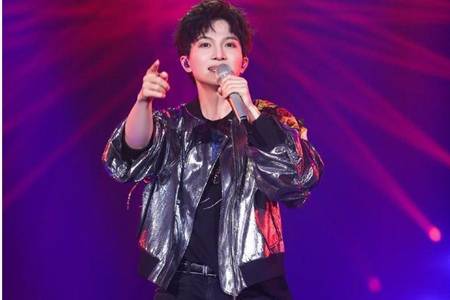 歌手当打之年周深神曲《达拉崩吧》，一人分饰五角得第一名
