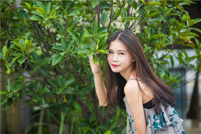 我的绝色总裁老婆很主动 下班后女上司要我留下来服务她