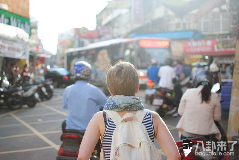 妻子偷摸去前男友家，为的是啥？