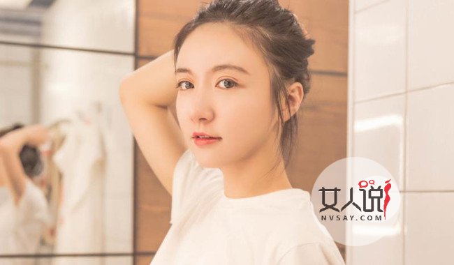 老师把我变成妹了 狭小的课室里他趁我不注意从后面进入