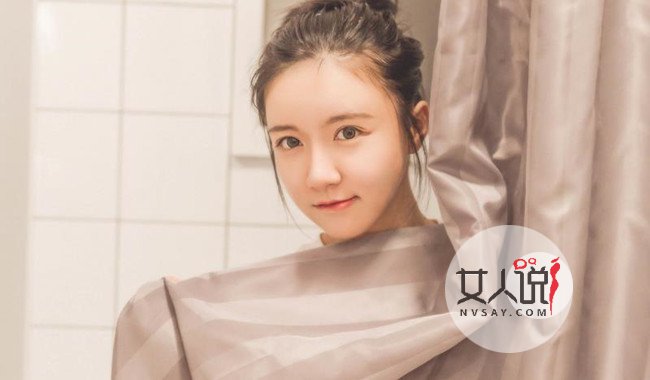 老师把我变成妹了 狭小的课室里他趁我不注意从后面进入