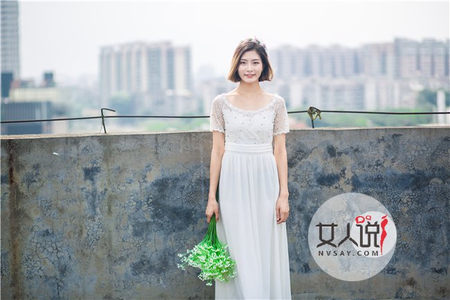 我与母亲 车厢激情男女让我俩按捺不住